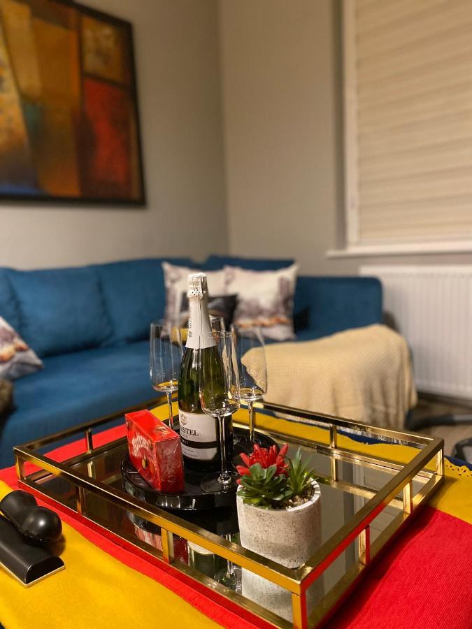 Lovely 3 Bed With Jacuzzi, Close To Airport, Driveway, Wifi Edinburgh Bagian luar foto
