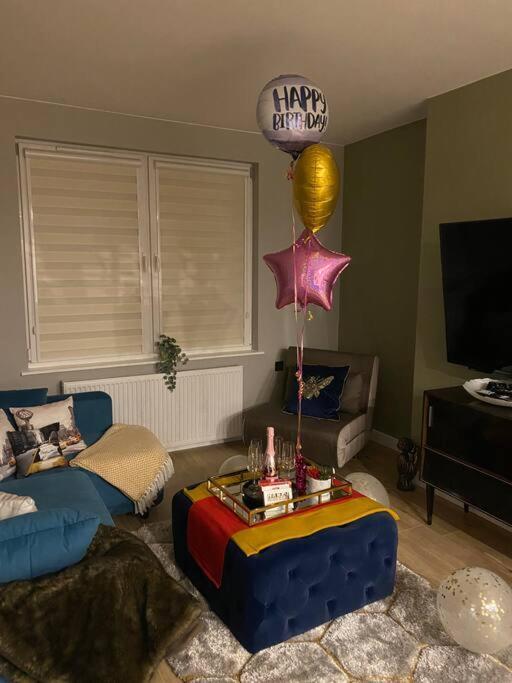 Lovely 3 Bed With Jacuzzi, Close To Airport, Driveway, Wifi Edinburgh Bagian luar foto